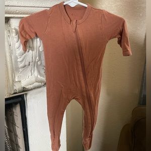 Kyte Baby Brown/Camel color onesie Newborn